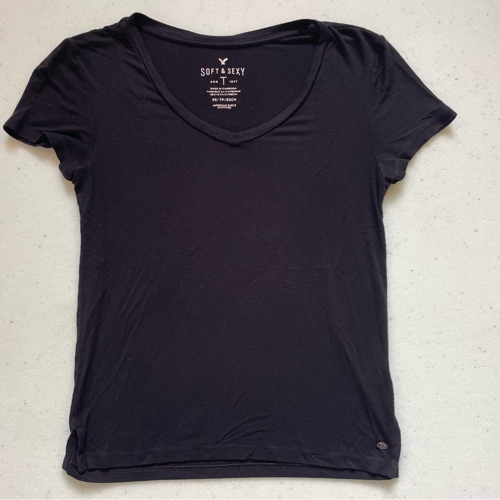American Eagle Outfitters Black V-Neck Tee